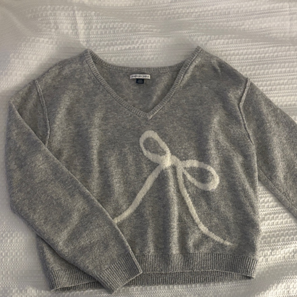 American Eagle Outfitters Gray V-Neck Sweater with White Bow